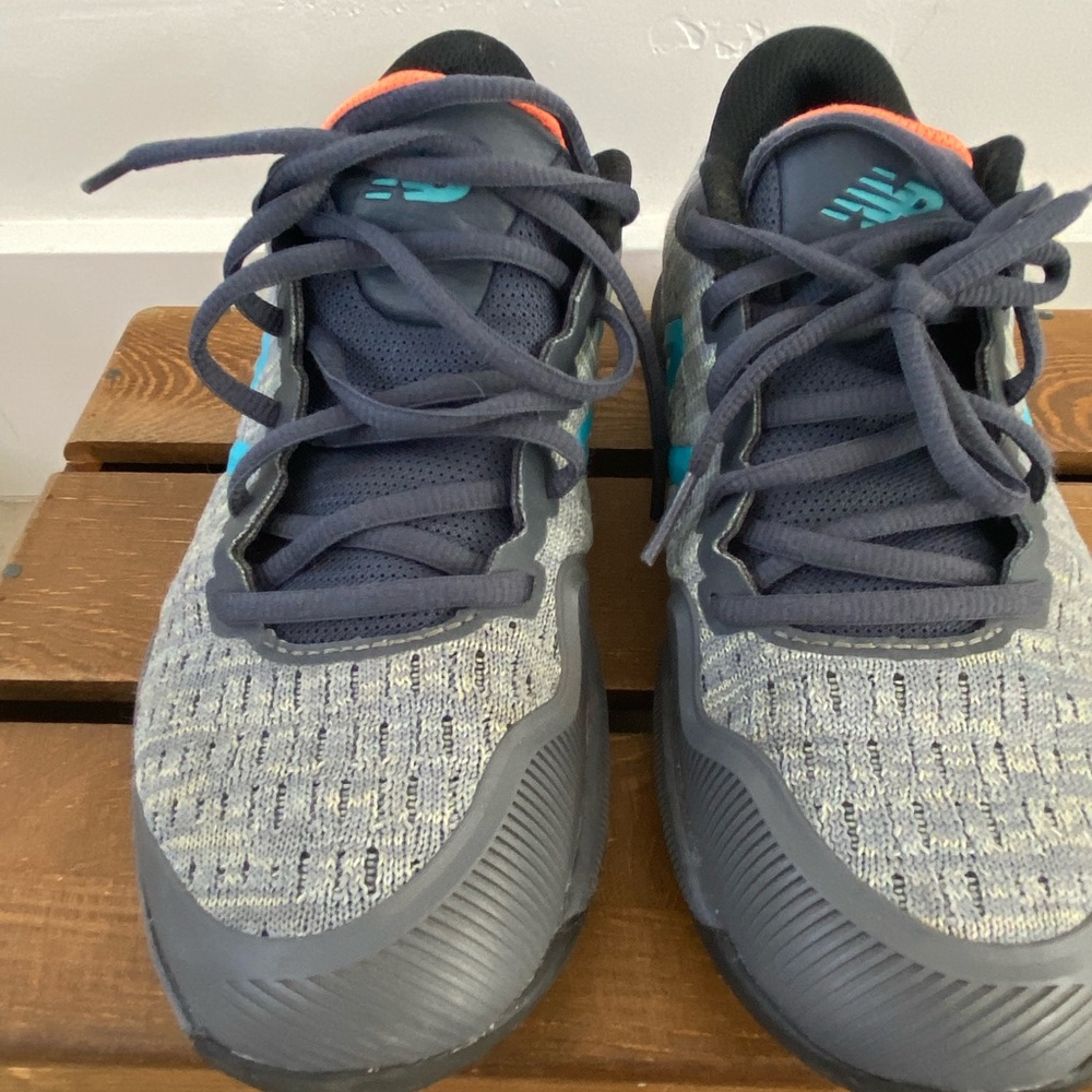TENNIS court shoes